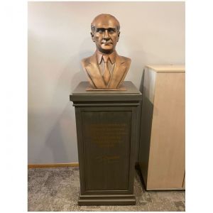 İş Bankası Genel Müdürlüğü Atatürk Büstü