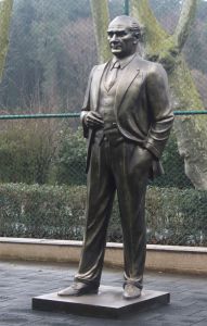 280 cm Sivil Kıyafetli Atatürk Heykeli